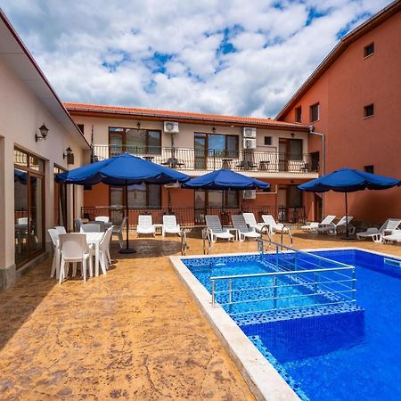 Family Hotel Preslav Luaran gambar