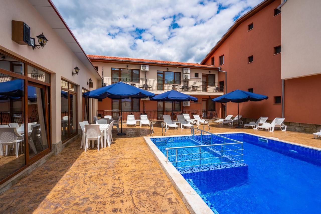 Family Hotel Preslav Luaran gambar
