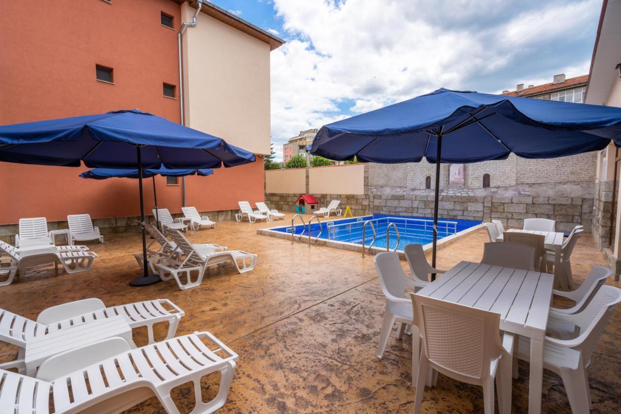 Family Hotel Preslav Luaran gambar