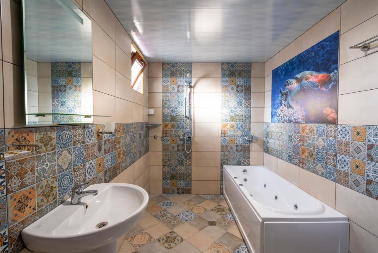 Family Hotel Preslav Luaran gambar
