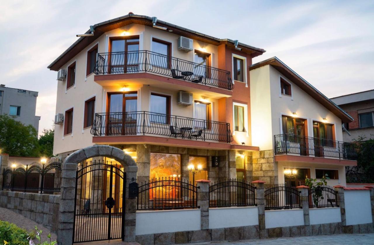 Family Hotel Preslav Luaran gambar