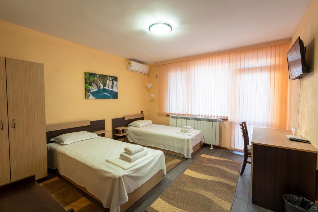 Family Hotel Preslav Luaran gambar